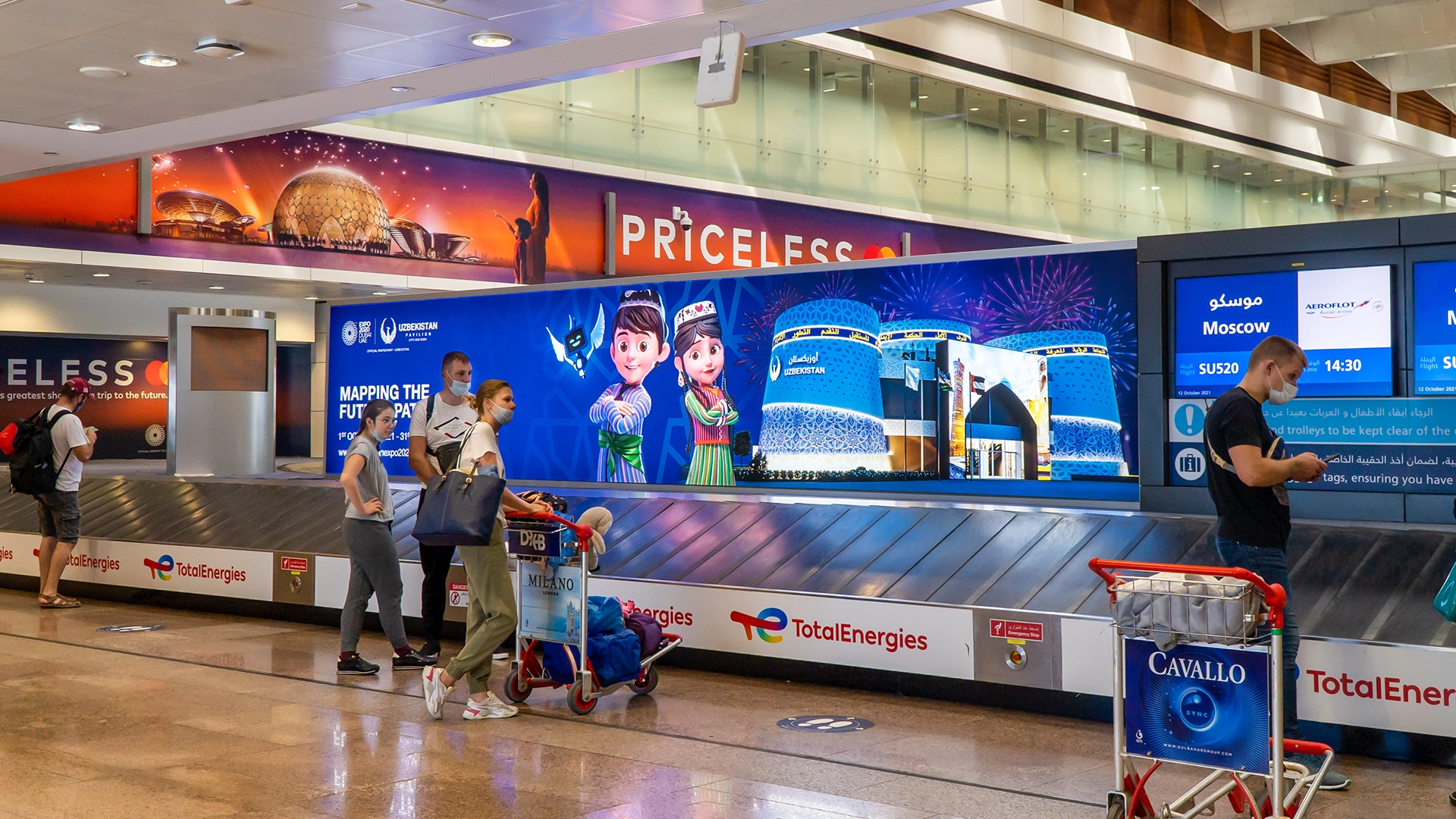 Duabi International Airport baggage carousel advertising for Total Energy