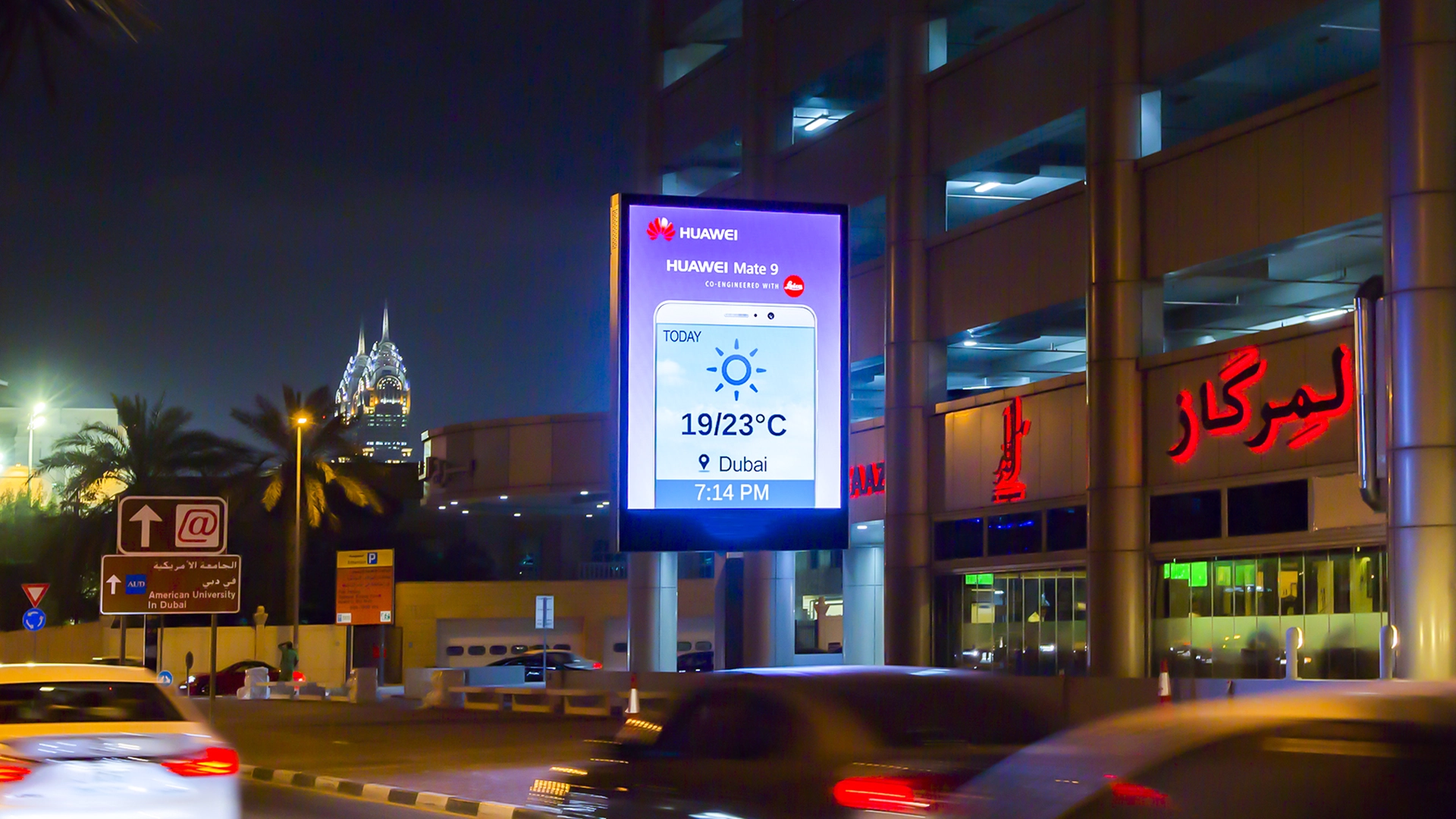 Huawei Mate 9 mupi programmatic advert showing dynamic content in Dubai