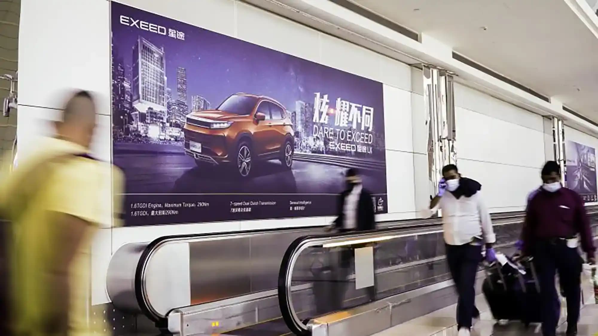 Duabi International Airport baggage carousel advertising for Total Energy