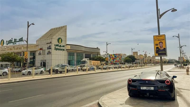 Lamppost & Street Furniture Advertising in Dubai